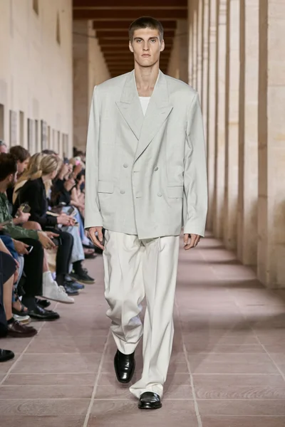 Look 1